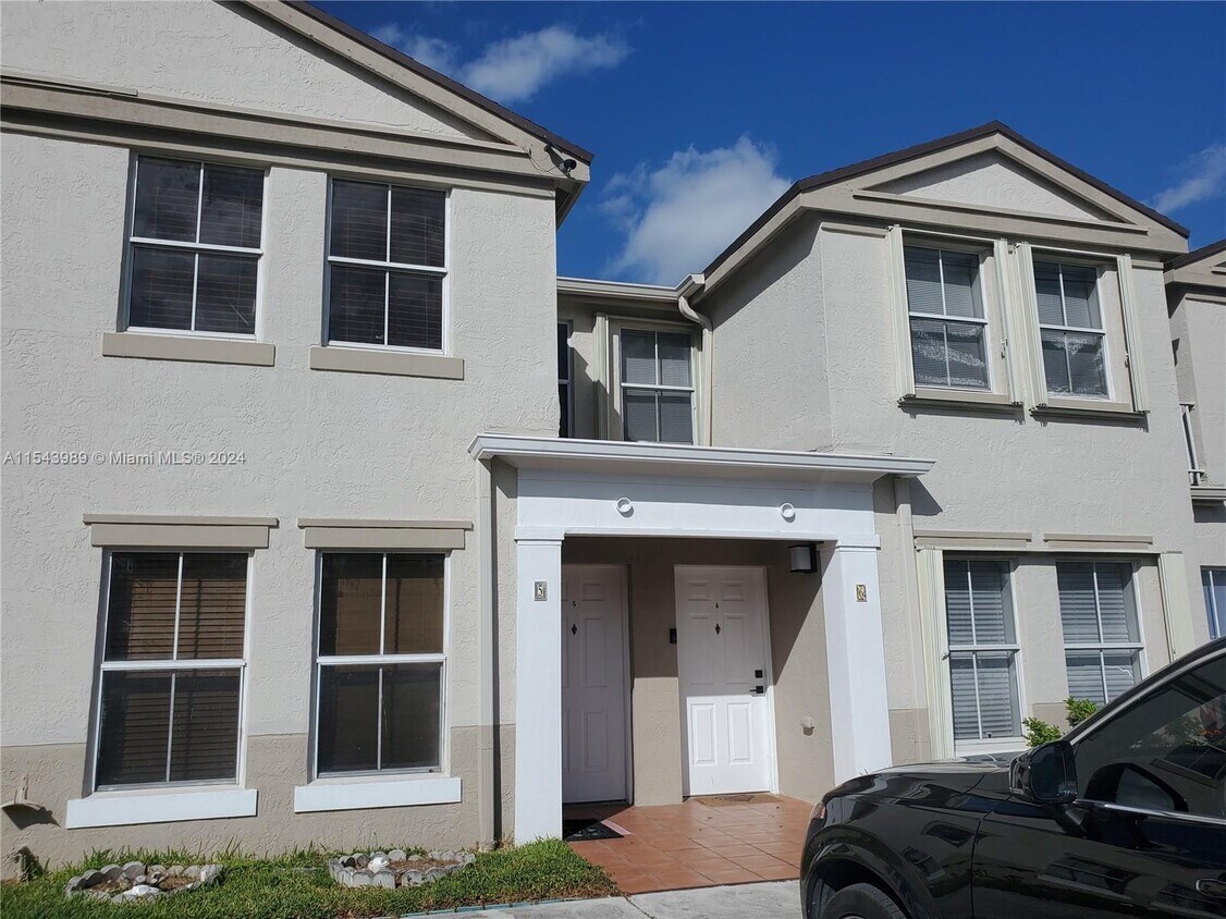 Foto principal - 9191 Fontainebleau Blvd