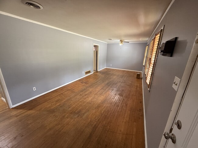 Building Photo - 3347 Bedford Ln