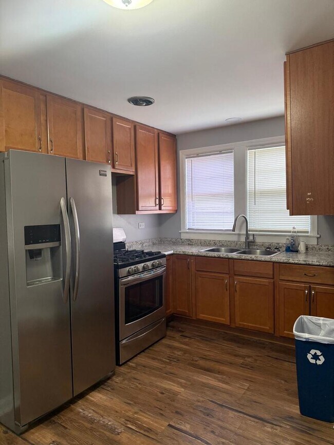 Foto del edificio - 7529 W Rosedale Ave