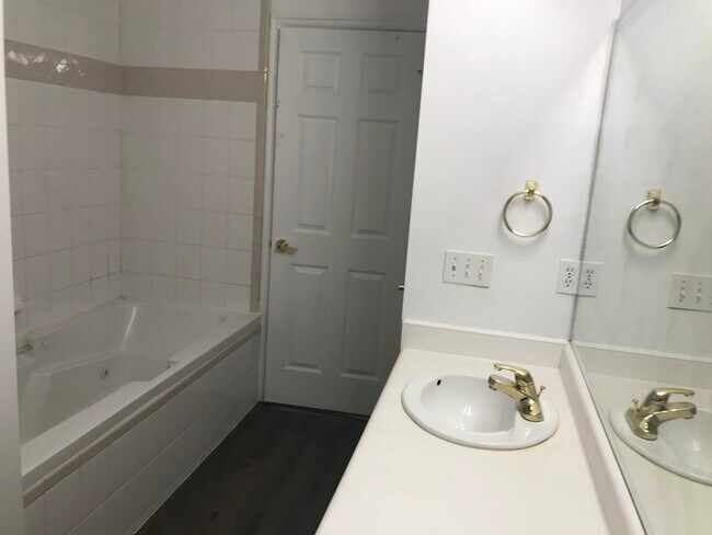 Foto del edificio - 9293 S Jefferson Ln