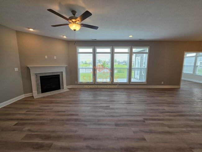 Foto del edificio - IMMACULATE BRAND NEW HOME - NEVER LIVED IN! - ASK ABOUT OUR MOVE IN SPECIAL