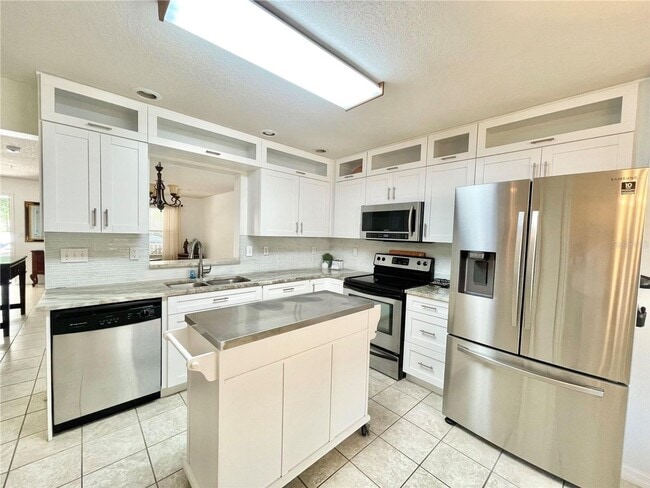 Foto del edificio - Beautiful 3BR/2.5BA Corner Townhome in Hai...