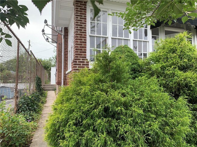 Building Photo - 718 N 19th St