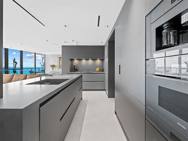 Building Photo - 3101 S Ocean Dr