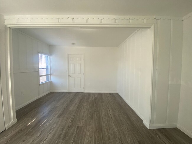 Building Photo - $1,995 - Spacious 2 bedroom in Long Beach ...