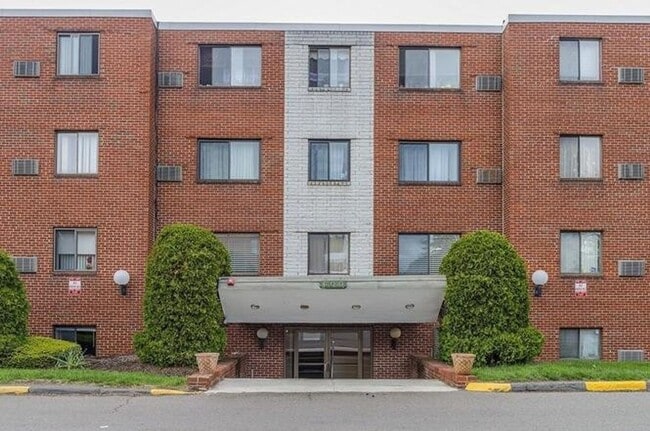 Foto del edificio - Luxury 2 bed condo includes Heat, hot wate...