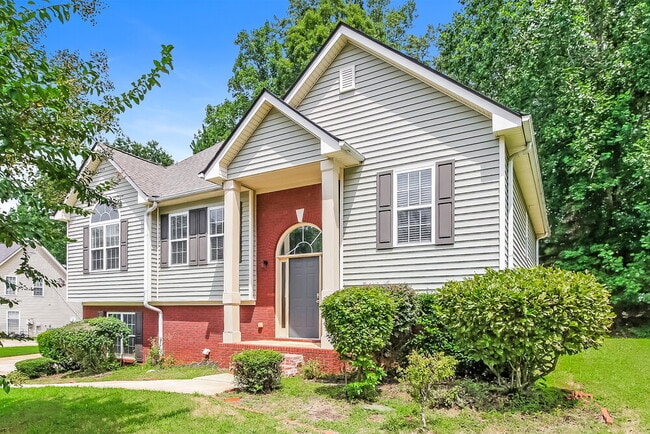 Building Photo - 215 Trelawney Pl