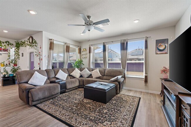 Foto del edificio - 113 Yellow Thistle Cv