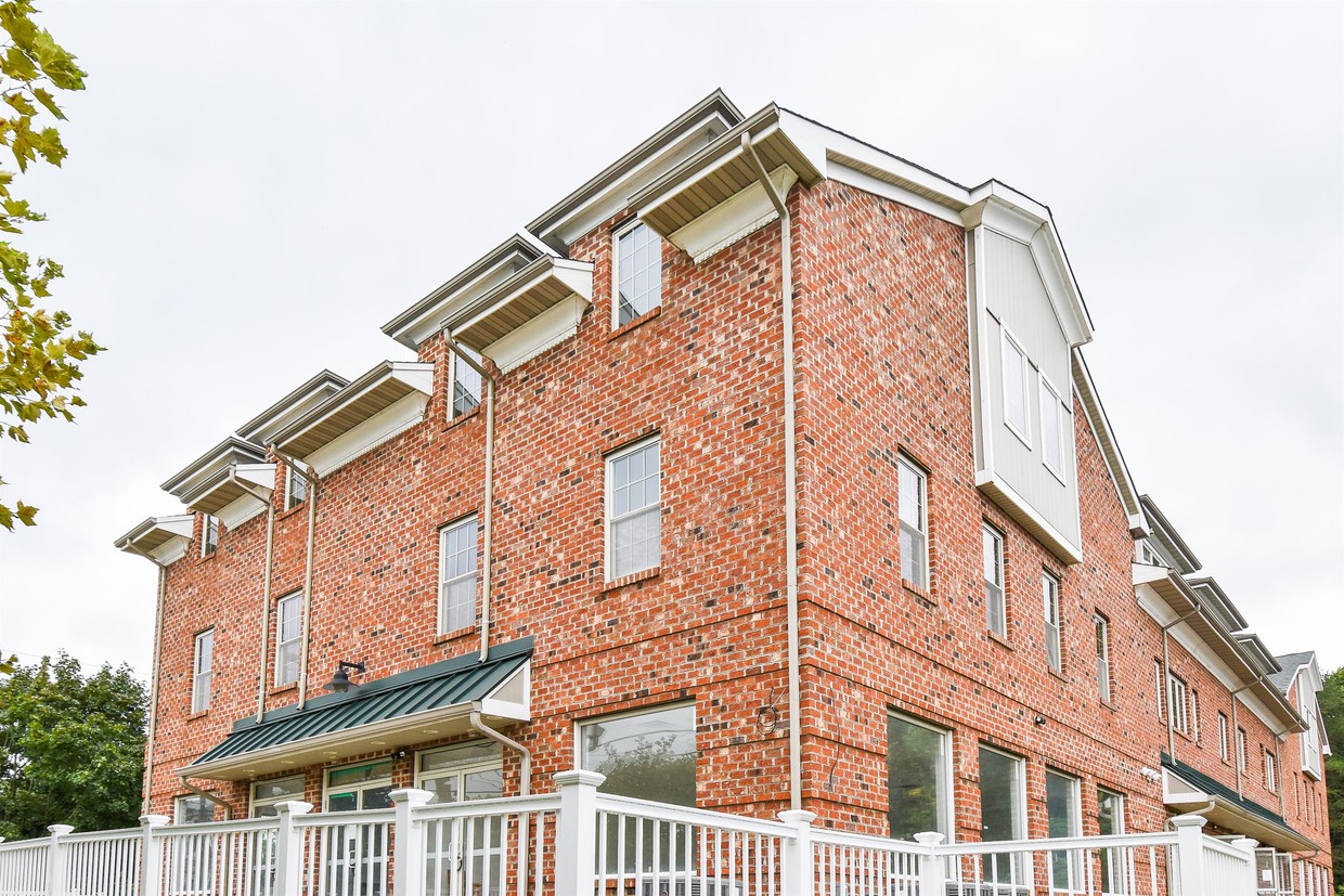 Primary Photo - 1301 Hornberger Ave