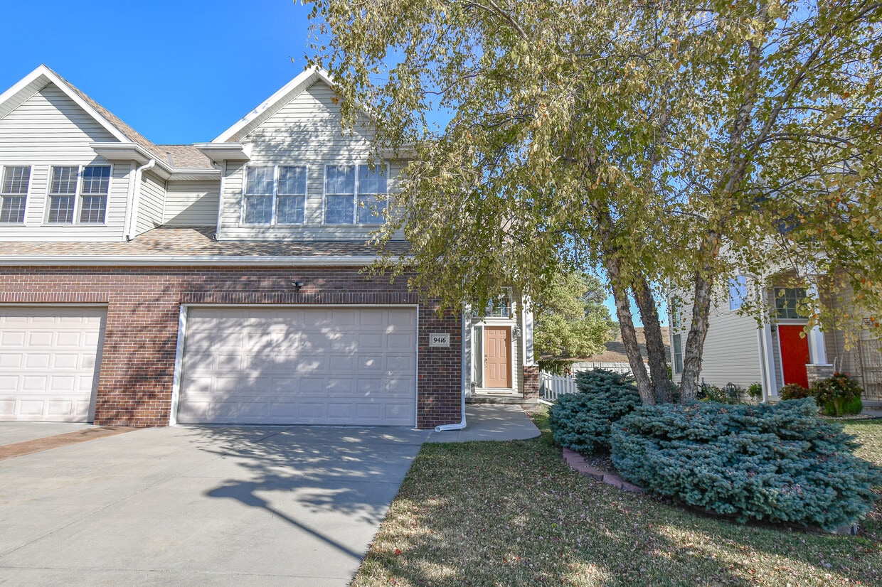 Front - 9416 Forest Glen Dr