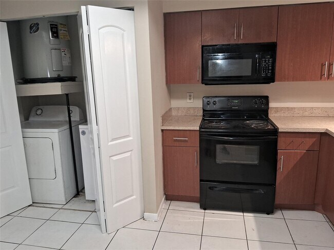 Foto del edificio - 4669 NW 89th Ave