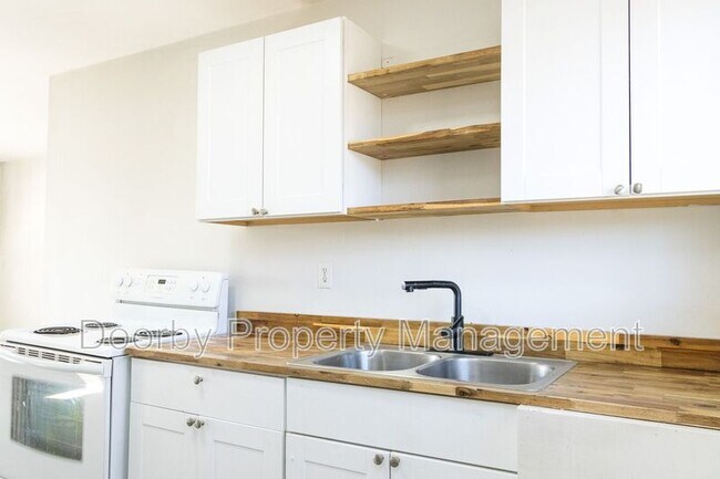 Building Photo - 45 Scruggs St