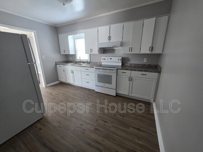 Foto del edificio - 5858 Atwell Rd