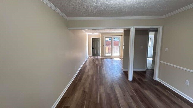 Building Photo - 5011 Meadow Ln