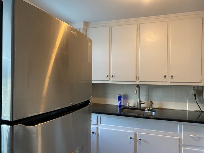Building Photo - 5 Clarmore Dr