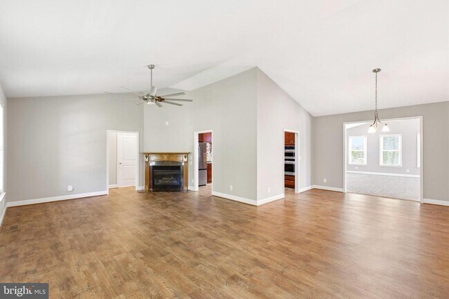 Foto del edificio - 24524 Ruff Ruff Ln