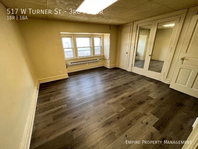 Building Photo - 3rd Floor-1 Bedroom/ 1 Bathroom Apartment ...