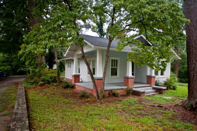 Foto del edificio - Quaint Cottage near UNC