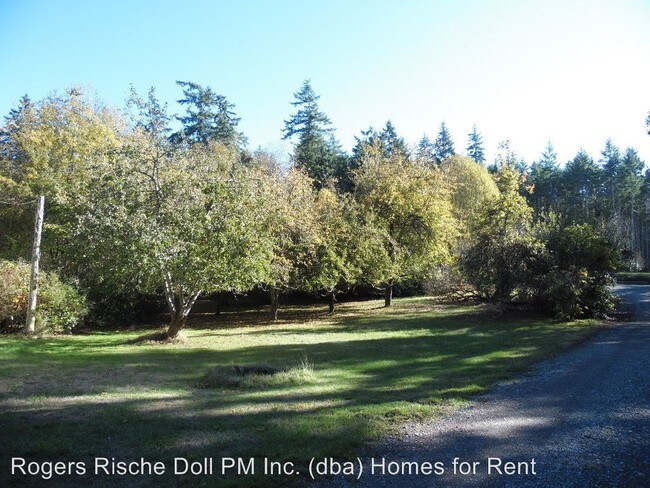 Building Photo - 2371 Libbey Rd