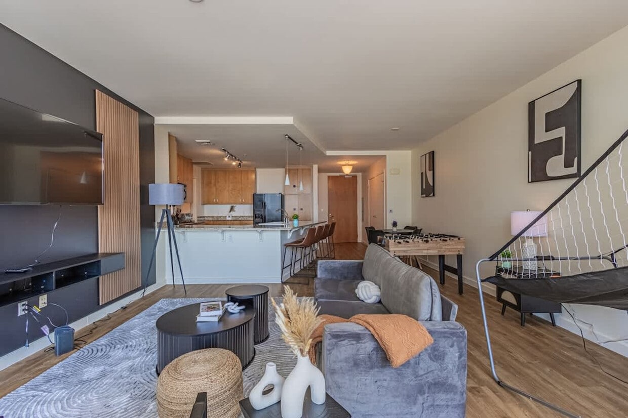 Primary Photo - 44 W Monroe St