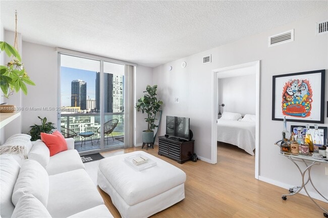 Foto del edificio - 333 NE 24th St