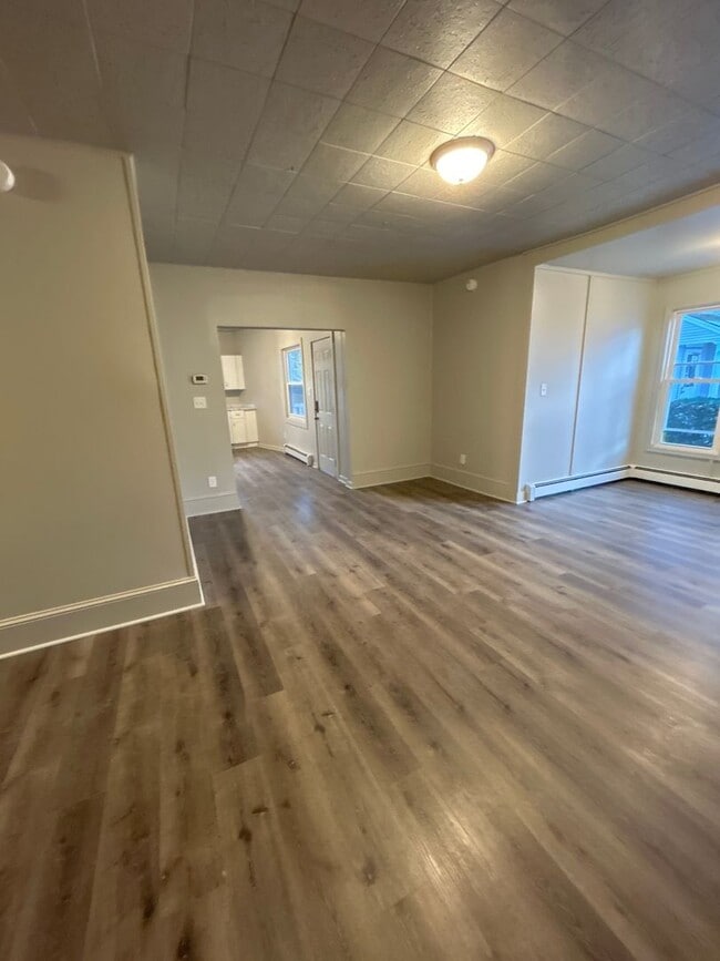 Building Photo - 3rd St 31-33 N