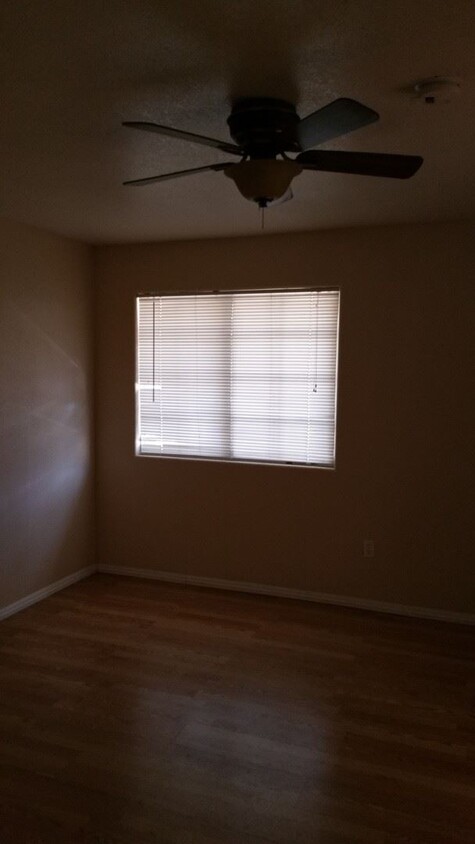 Foto del edificio - 3115 E McKenzie Ave