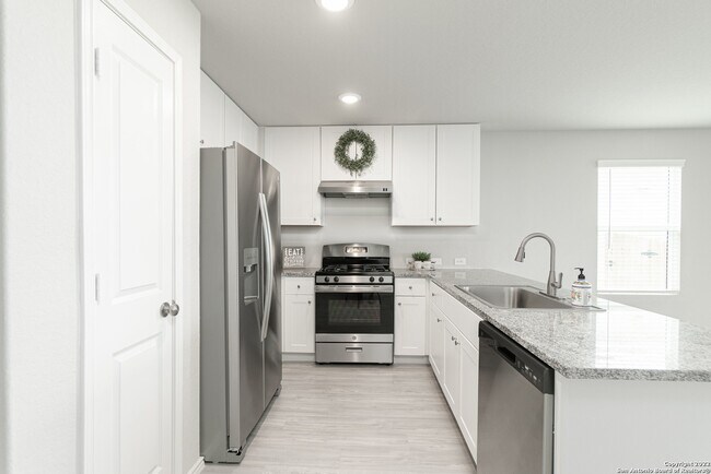 Foto del edificio - 5352 Forbs Ln