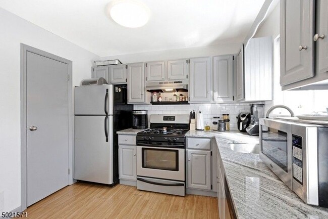 Building Photo - 404 Chestnut St