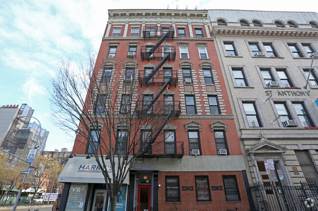 Building Photo - 64 MacDougal St