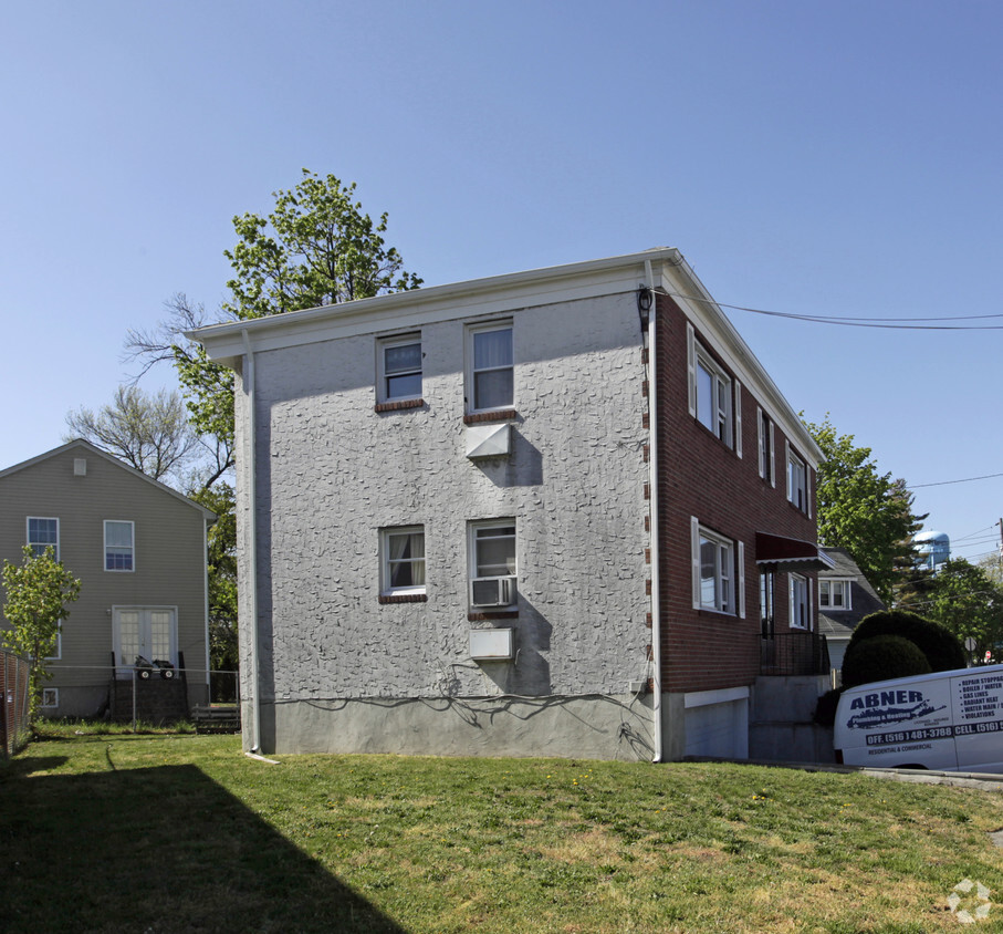 Building Photo - 172 Stewart Ave
