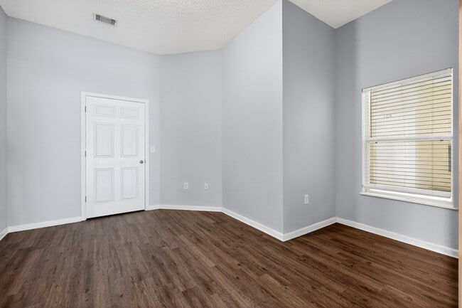 Building Photo - 209 Larkin Pl