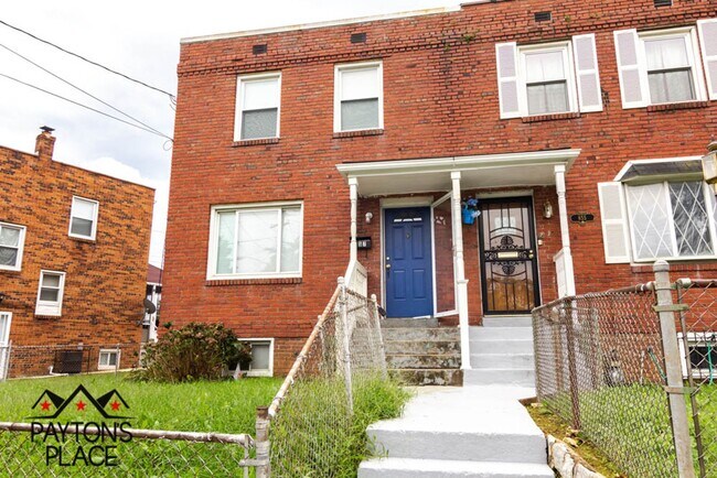 Foto del edificio - Spacious Single Family home with Huge Back...