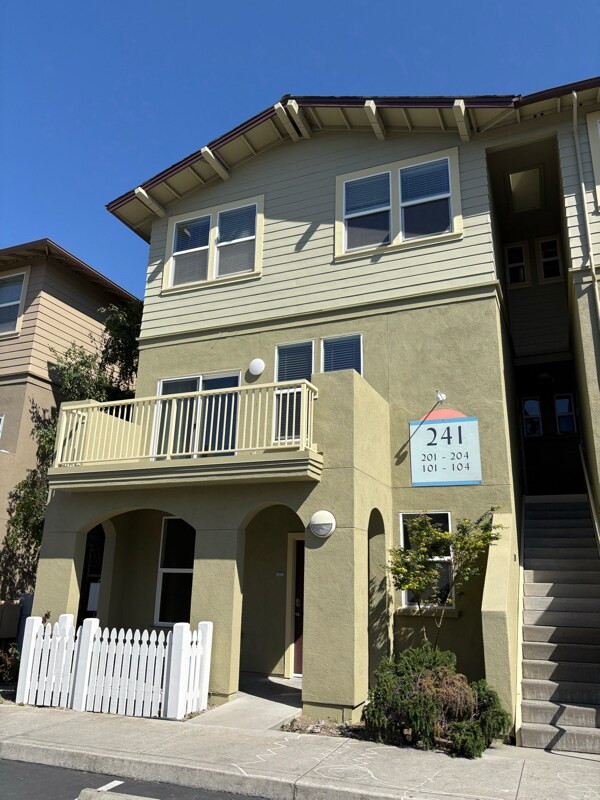 Foto principal - 241 Pacifica Blvd