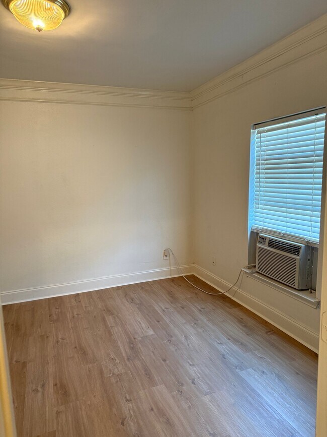 Foto del edificio - 6322 Stillwell St