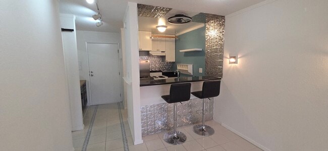 Building Photo - 288 Whitmore St Building Photo - 288 Whitmore St