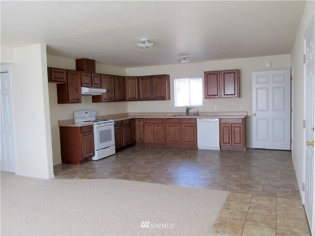 Foto del edificio - 2 Bed 2 Bath Home on Corner!