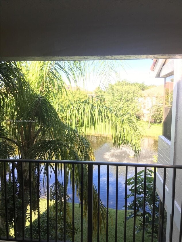 Foto principal - 10161 W Sunrise Blvd