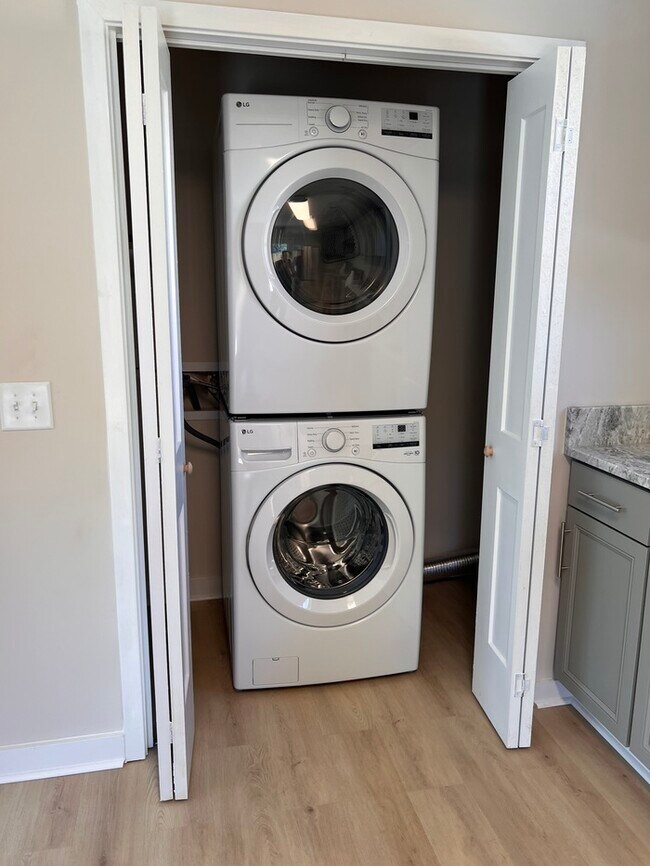 Building Photo - Brand NEW Home! AVAILABLE NOW!