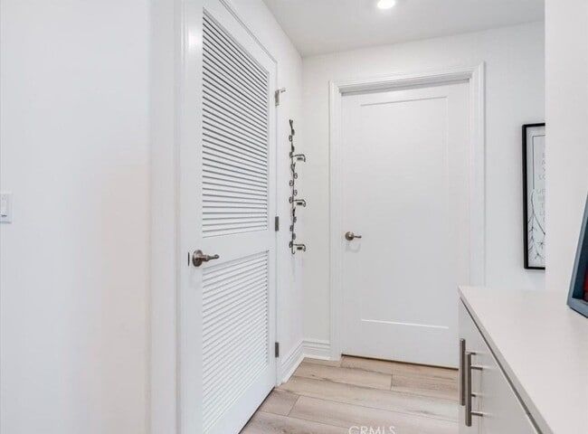 Building Photo - 2 Bedroom 2 Full Bath Condo with Stunning Views and Energy Savings