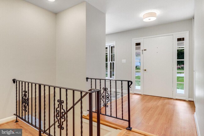 Building Photo - 5019 Fleming Dr