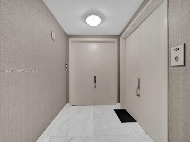 Foto del edificio - 17475 Collins Ave