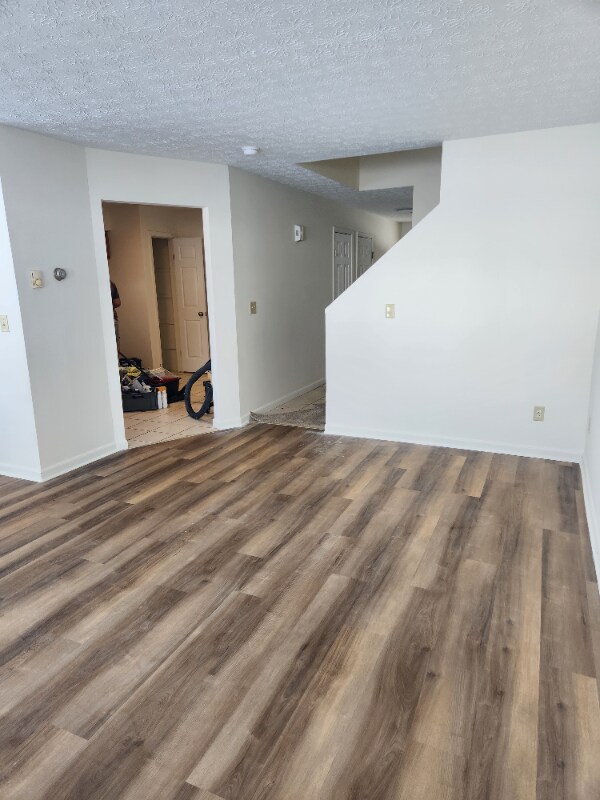 Foto del edificio - 4949 Catherine Ct