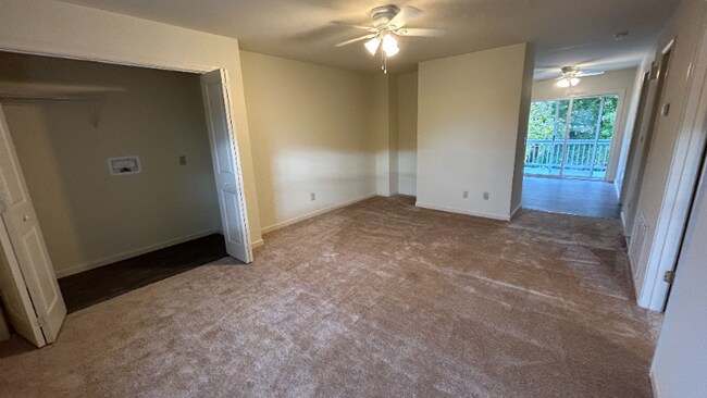 Foto del edificio - 3729 Carman Rd