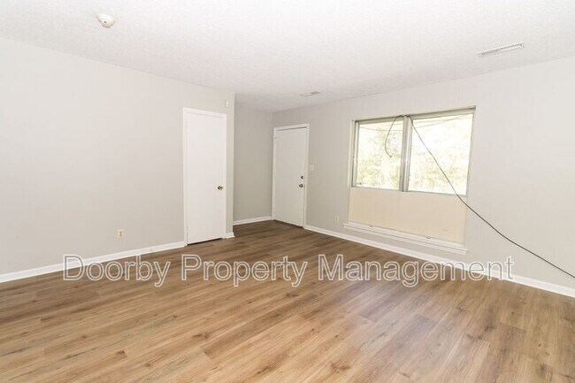 Foto del edificio - 7606 Noah Reid Rd