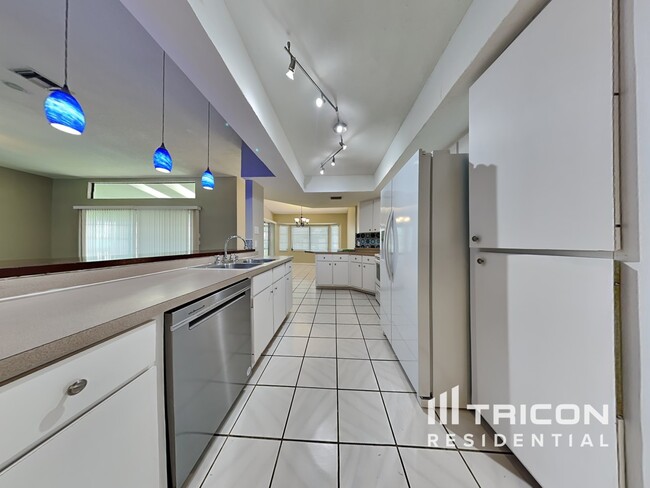 Foto del edificio - 23501 Rocket Ave