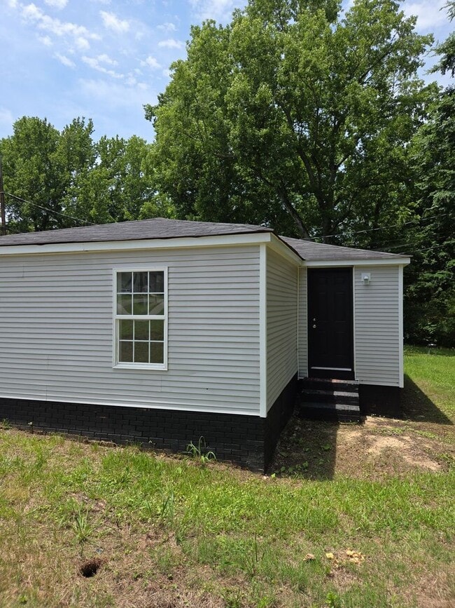 Building Photo - Newly remodeled home is located in Lancaster, SC 29720.