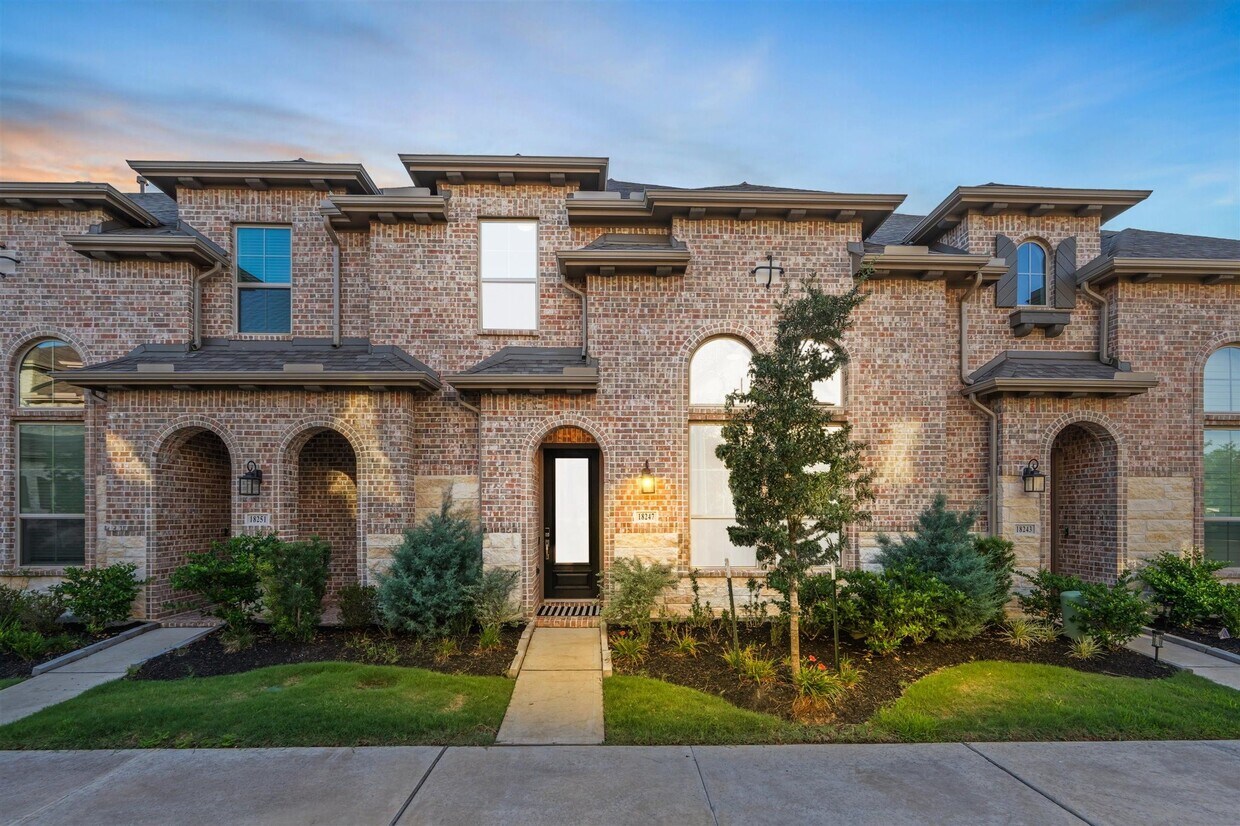 Foto principal - 18247 Lakepoint Rdg Ln