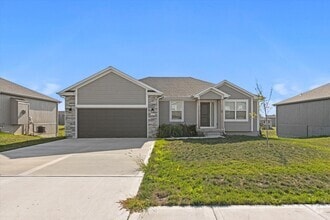 Building Photo - 709 Poplar Cir