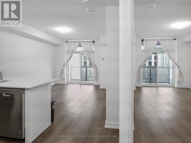 Building Photo - 470 Dundas St E